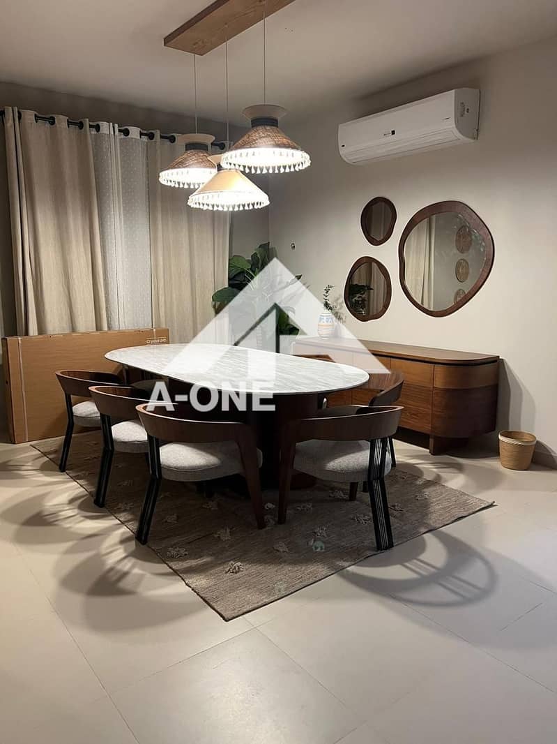 2 0079d722-dbdc-439c-b36c-8a2e7125ef67. jpg