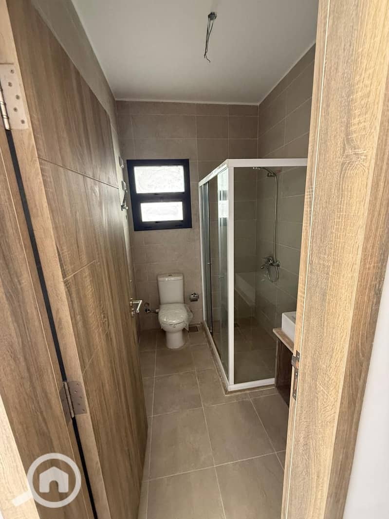 10 2fca85cd-9d07-4701-bb85-dd14f7f37a68. jpeg