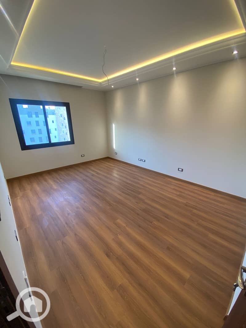 24 e2069817-30fc-48a6-8015-47613296acda. jpeg