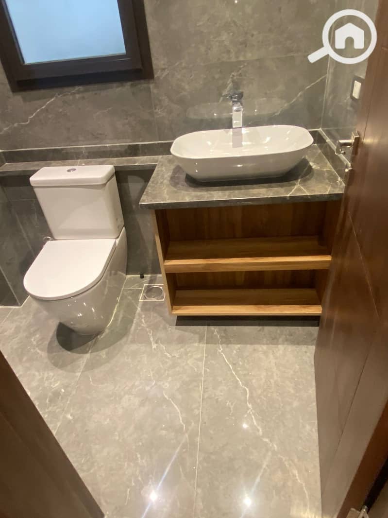 28 8900925b-b66d-41a2-a14d-42406734c264. jpeg