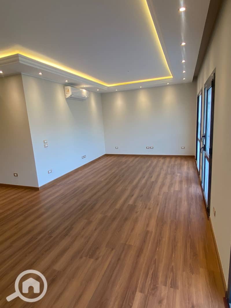 34 895a7fb9-9cae-4928-89e3-e672e009fd61. jpeg