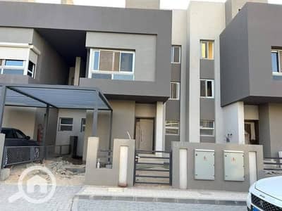 4 Bedroom Townhouse for Sale in Sheikh Zayed, Giza - 557994b4-5285-42c5-a0e3-5110f505c6b6. jpg