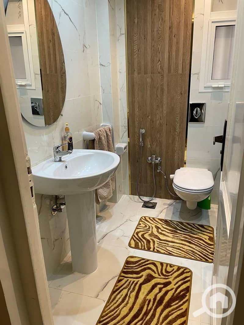 11 cce60cd7-3f04-476c-b2b9-9ffd5989dc35. jpg