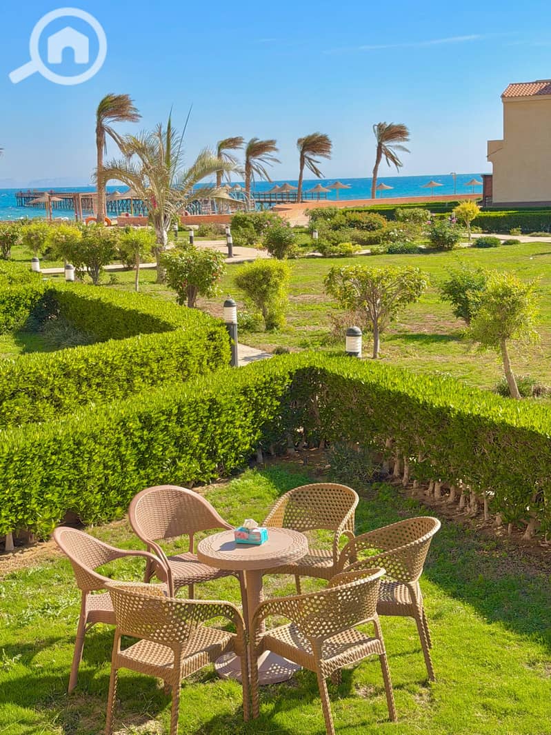 4 7107d9de-194a-4559-8bd4-69ac7a3403f7. jpeg