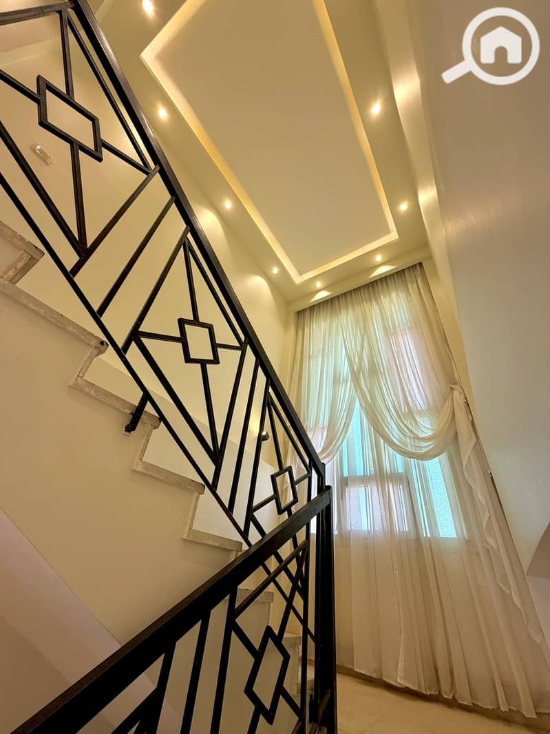 17 ecd483f5-c1b9-4482-a1f8-7b01cd930bf2. jpeg