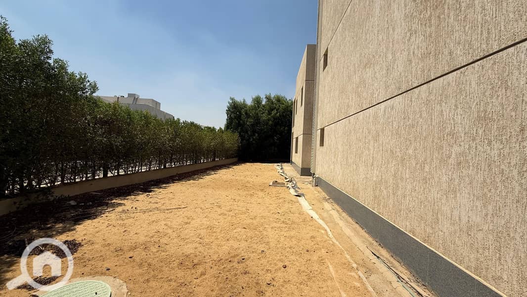 4 6c5d7654-94e5-4d5e-b7e5-77ff9ed04274. jpeg