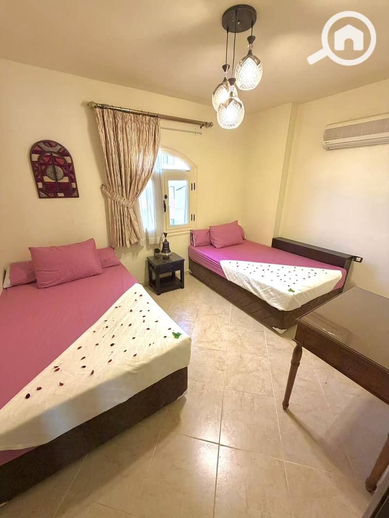 13 9d25c4f4-0a58-43db-a901-babf634c4f8b. jpeg