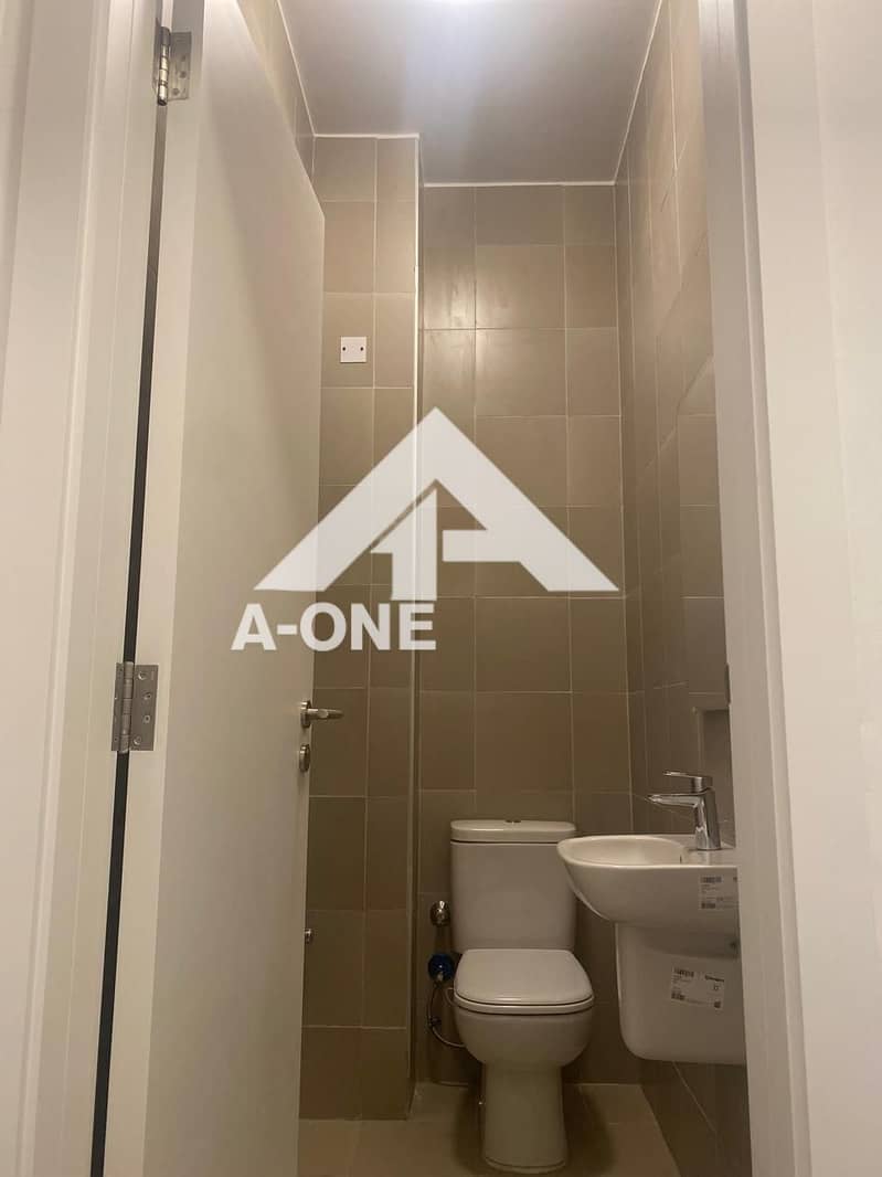 8 ca71ea7d-8776-4c21-b091-427ce0f0da3f. jpg