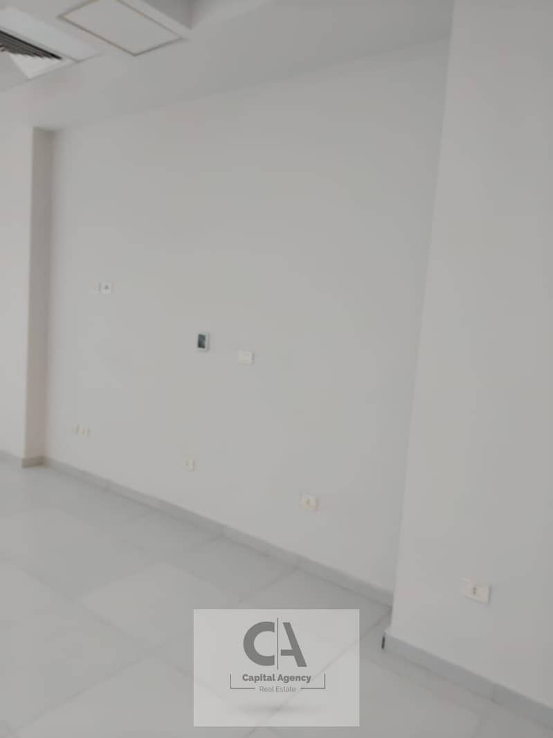 4 880455f2-901c-4833-b2f0-6e5a0227743e. jpg