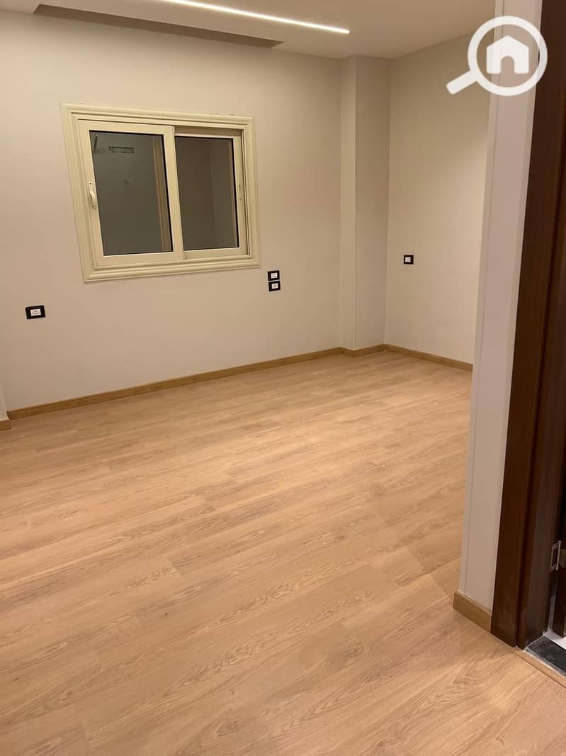 4 29961e7a-77fb-435e-80ac-4bfe1f1d1a47. jpeg