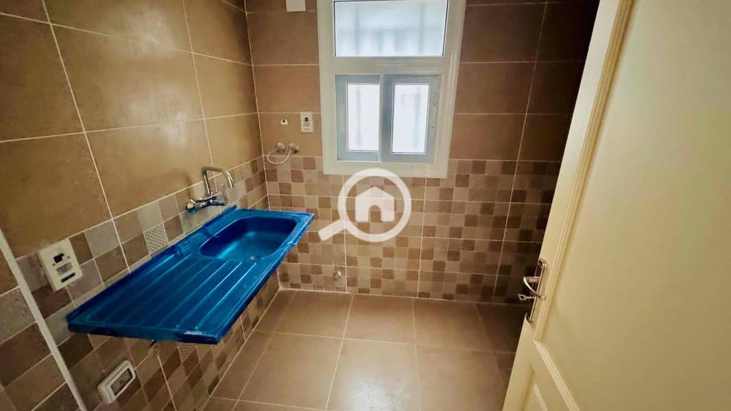 2 e2126e86-273e-41a0-9816-ef0e03fb81dc. jpg