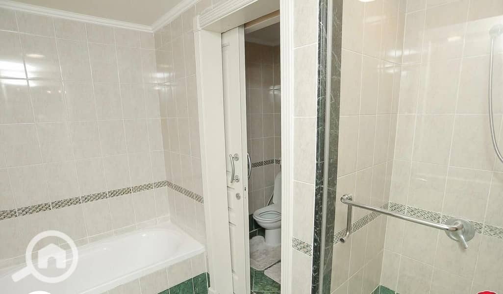 12 7fc40a6e-17c1-449f-ab30-70dc88abe5d9. jpg