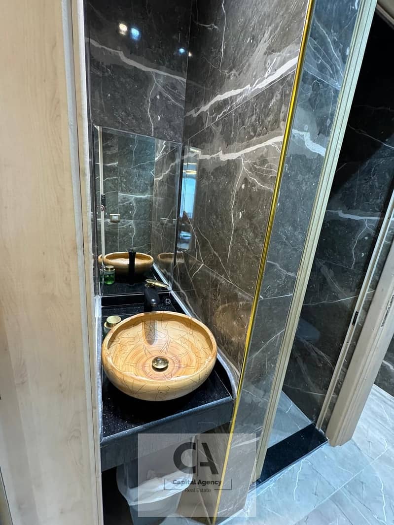 5 7573d53f-9a04-431f-a2f2-7c2a70617969. jpg