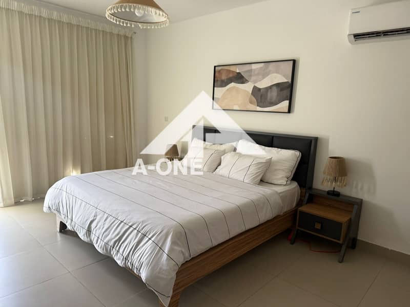 4 689c5c3b-7eca-4e57-9341-fbd2074afb27. jpg