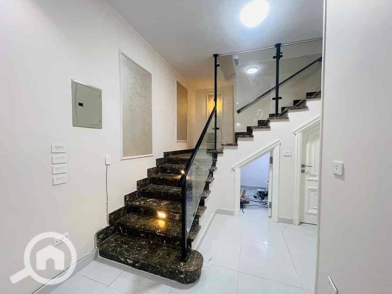 3 2e73fd40-c858-4ff0-8251-1648ac54f921. jpg