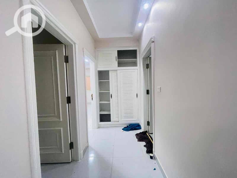 7 ab21b84e-b92e-42f7-8f6c-3d874e104a34. jpg