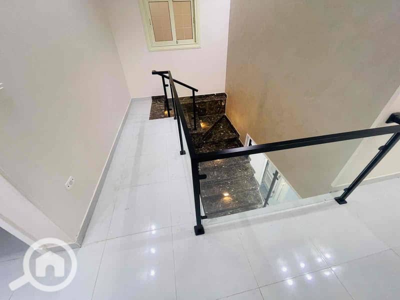 8 4fc94a4b-aea9-4f90-adbd-b8c2c2a347ab. jpg