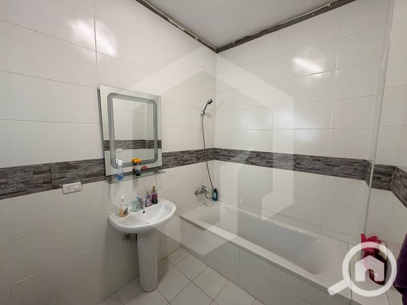 24 Beverly Hills 25. jpg