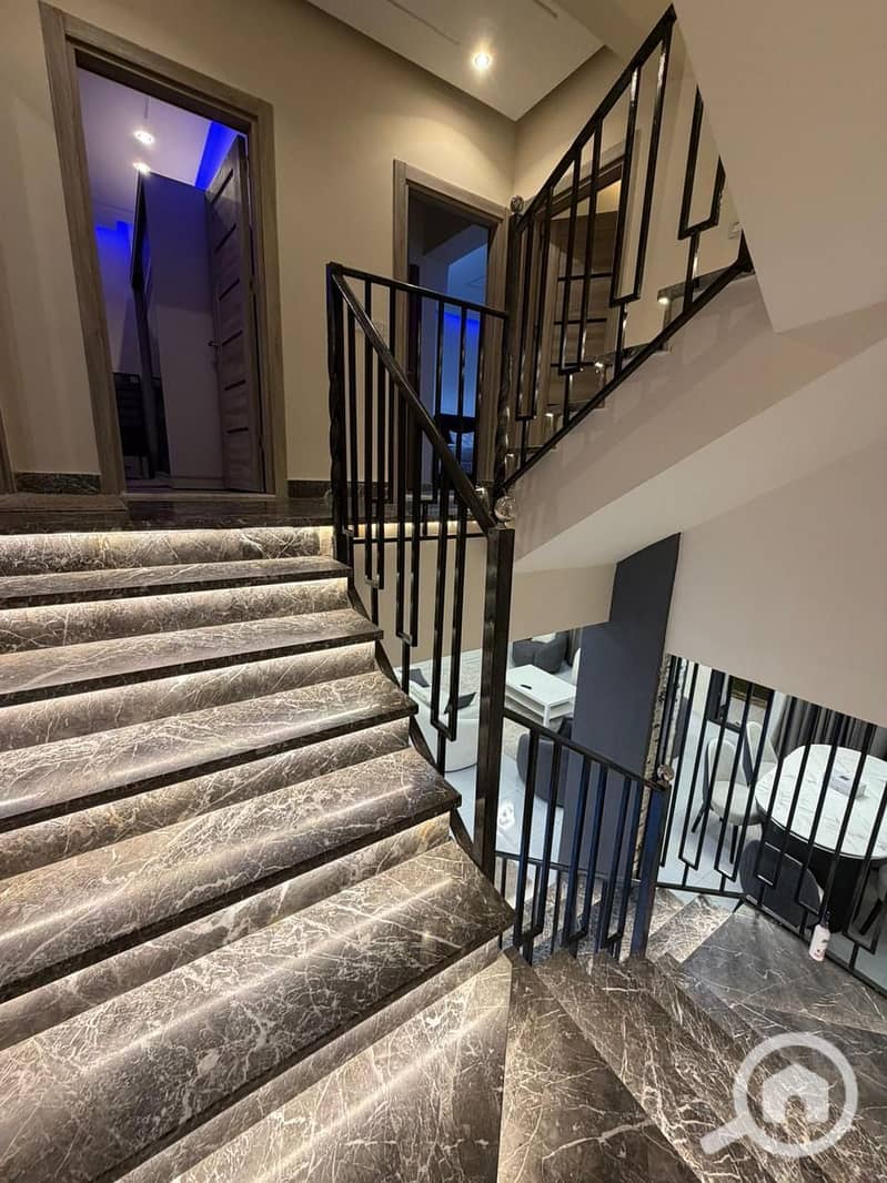 12 f4aa09d6-2cf0-4aad-a5ab-3813cc065ba2. jpeg