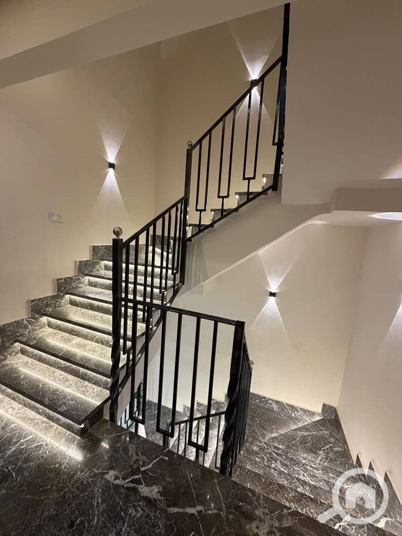 22 8b05647f-6910-4d5e-a125-7e93c801e07b. jpeg