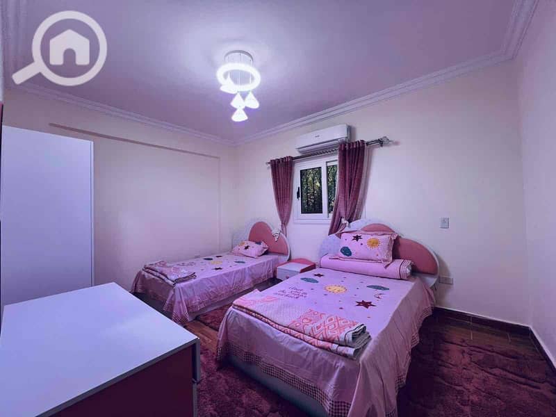 8 04a70c9d-9f50-4f81-92d9-8947e2e46d39. jpg