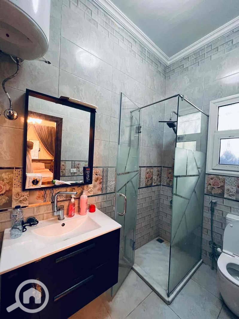 14 0a0c25c7-d058-44cf-8d37-4524b069e7f0. jpg