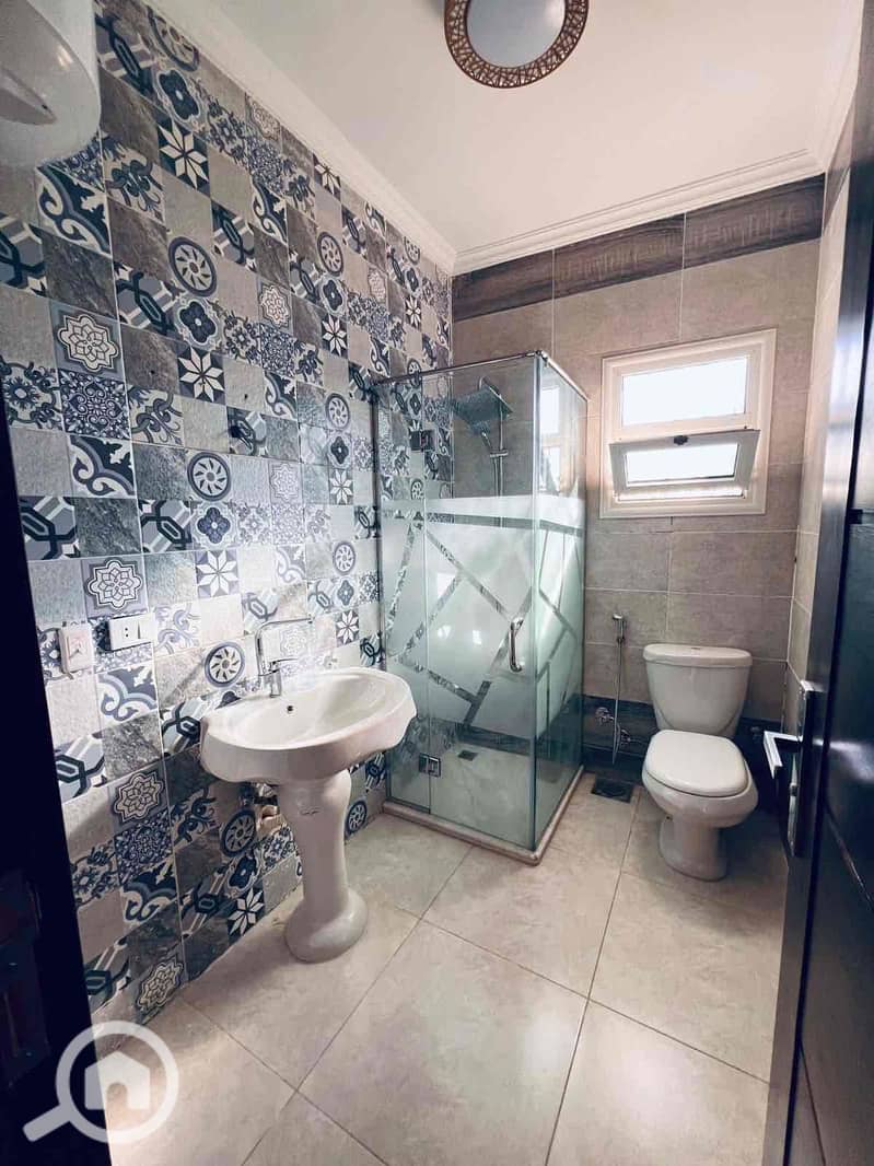 24 64e84e8b-b3b6-4aa5-b886-01536a4cfe12. jpg