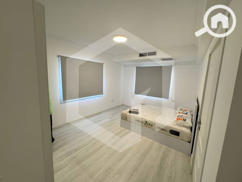 10 Royal City 10. jpg