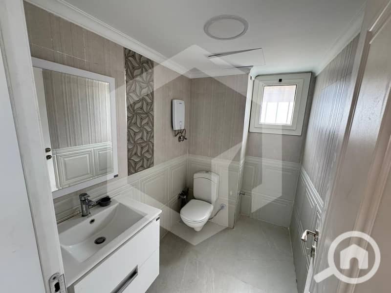 13 Royal City 13. jpg