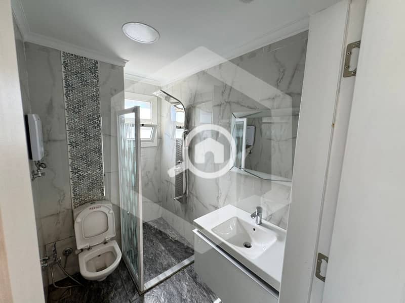 14 Royal City 14. jpg