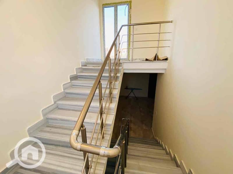 16 ca1e015f-1c4b-40d4-842d-257578e7ee3b. jpg