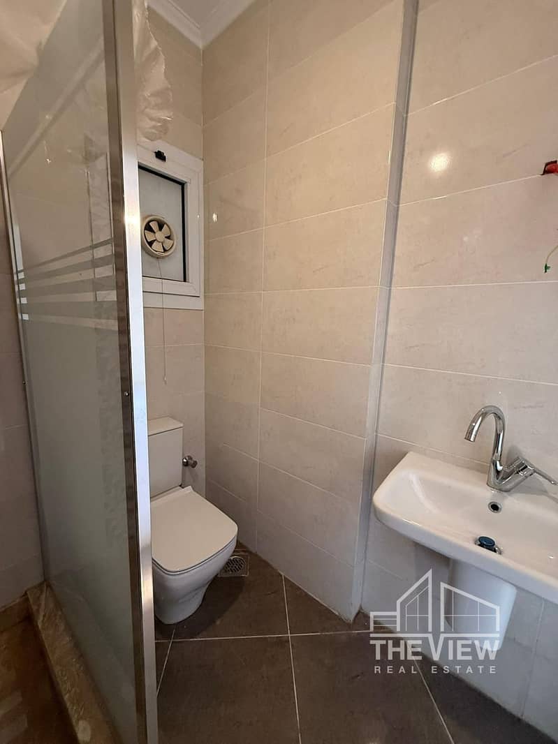 6 WhatsApp Image 2025-10-09 at 23.40. 52_36128320. jpg