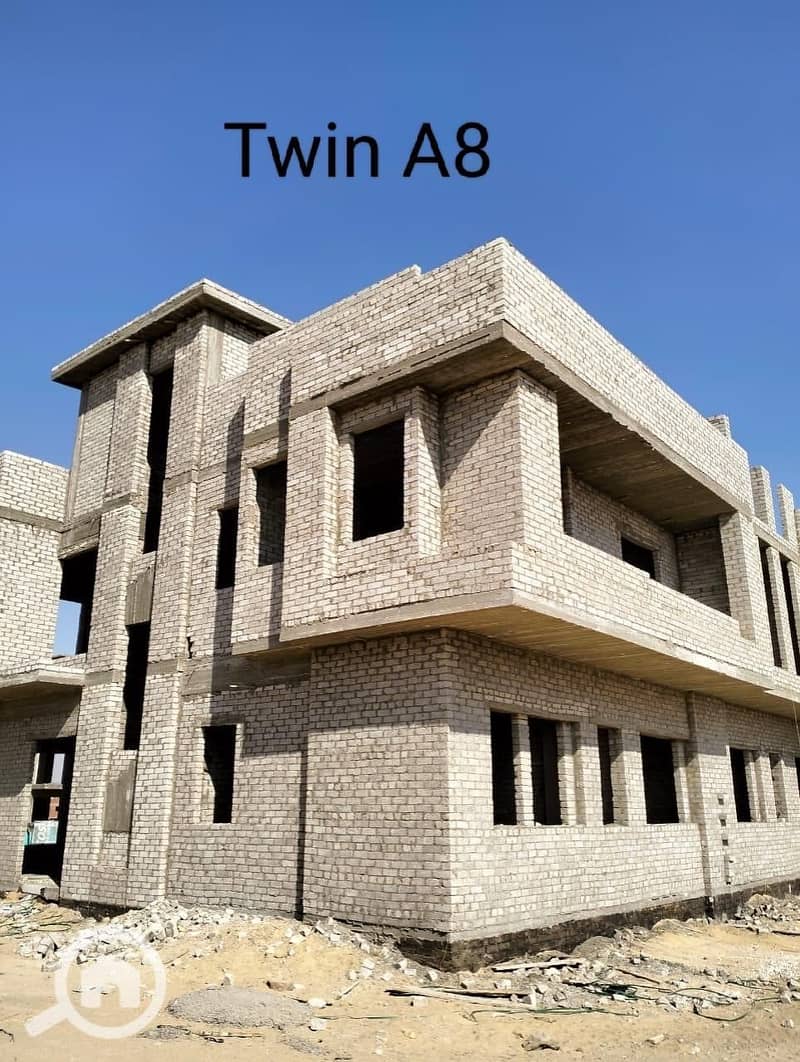 4 685d27ac-c05c-4f7d-a0ff-1f8f201f91f4. jpg