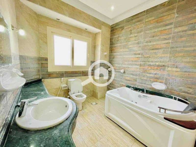 32 b8b8da48-add8-45eb-8aa7-b4a574244256. jpg