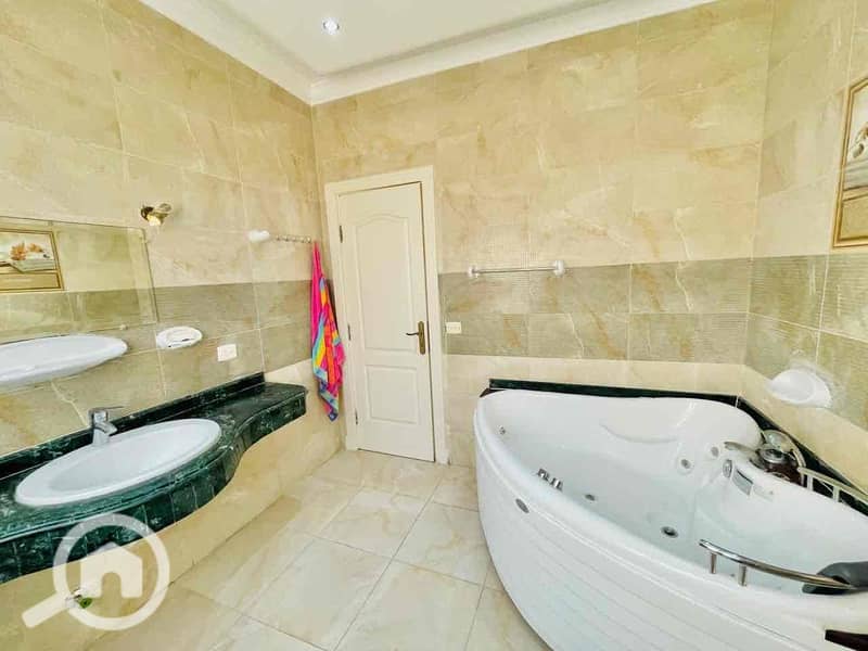 40 b330b84f-62b5-4652-841c-87630c896ac4. jpg