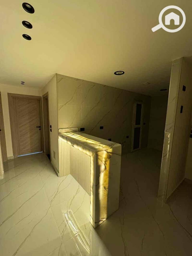 8 fa093511-6f64-4961-aeff-f67c9a482d21. jpg