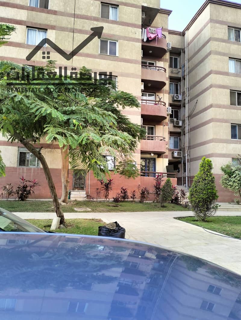 32 e0b50557-aacf-4e5c-bce3-70abe3e3bf45. jpg