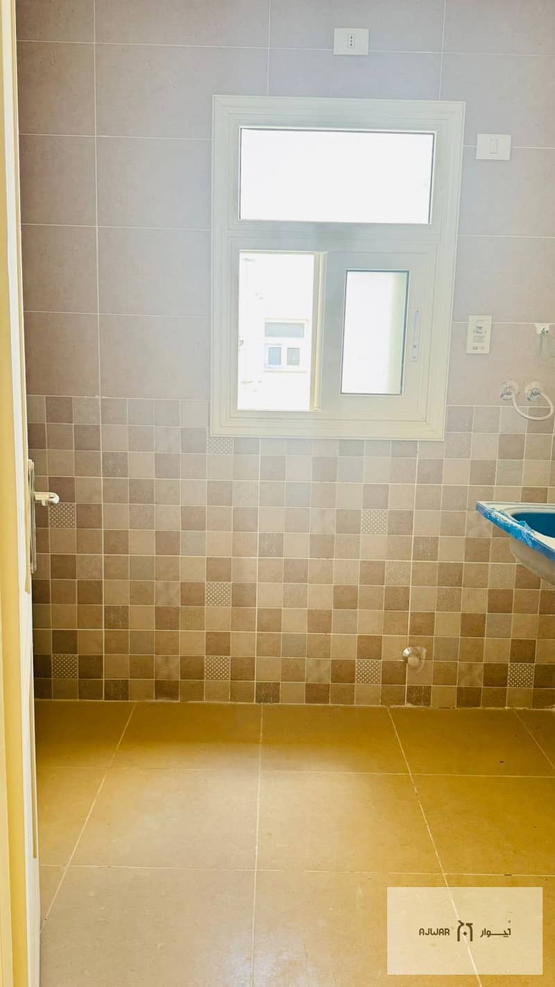 7 e68b2d65-d2a3-49a9-95a0-88fd23de28c3. jpg