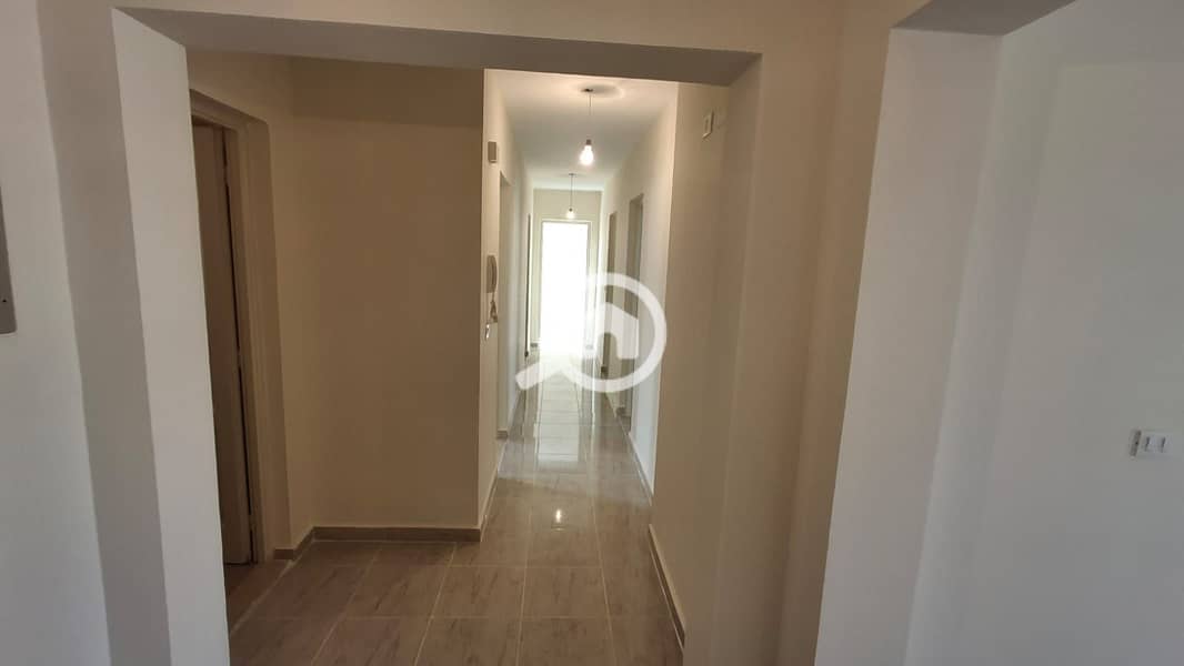 4 20ad6dfa-b563-400f-a22f-8ffe3e8e5760. jpg