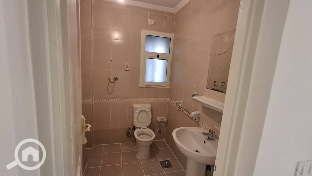 7 0215b25d-bcb9-47a0-bc73-1f764b3535af. jpg