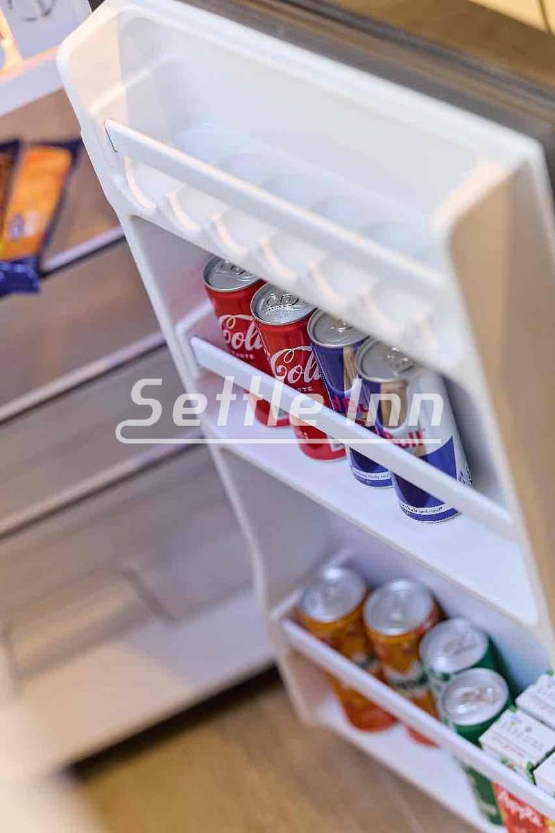 10 1ec6043f-9439-40f8-8fef-a5bdf42b5682. jpg