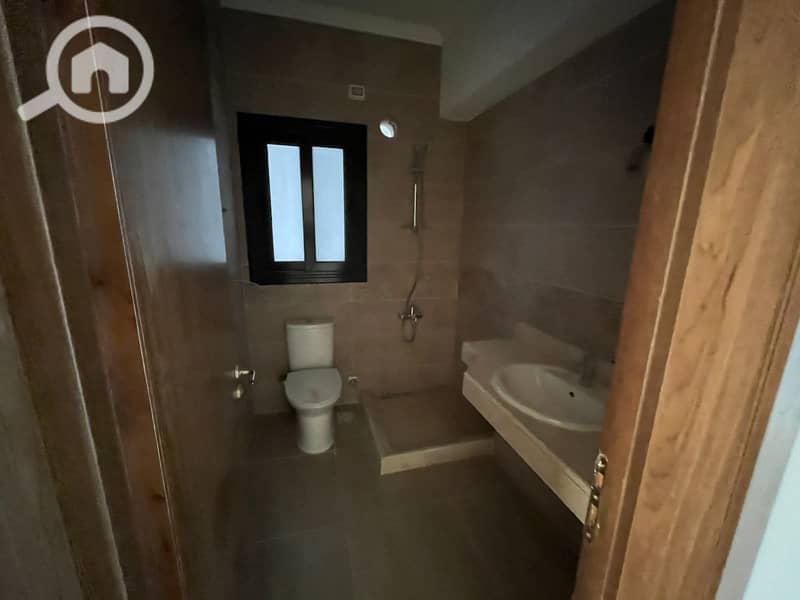 4 9830aa67-23b2-403a-b688-6168373b1362. jpg