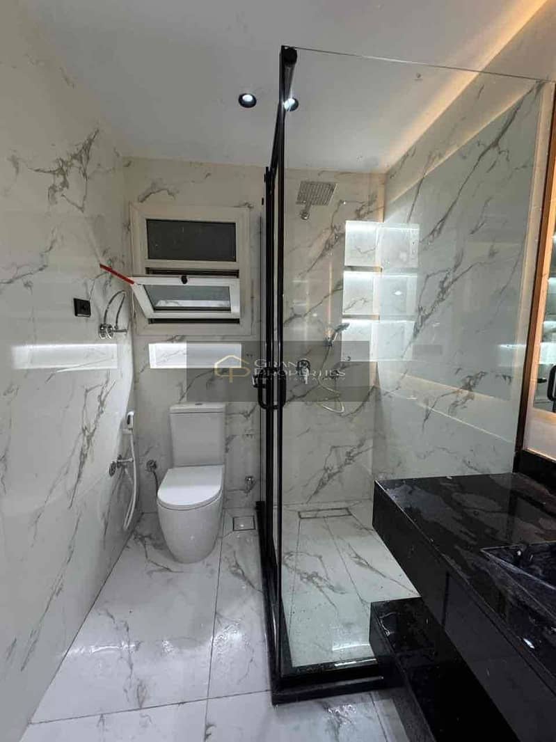 12 2c0f580c-4954-4667-a8e9-d11e70f42a7b. jpg