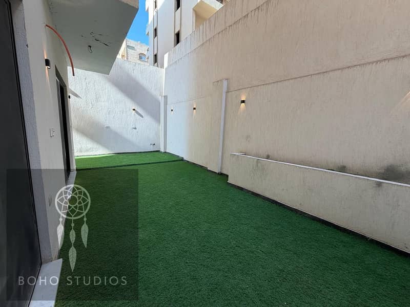 16 f44911e2-6e10-4e4f-8d6a-4004d718e179. jpg