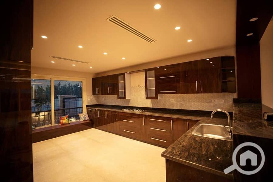 6 605290543_896452816251314_7920309374995018331_n. jpg