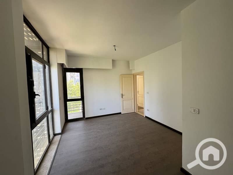 9 c042969e-9f27-4d82-a3c8-3b74d7d8c969. jpeg