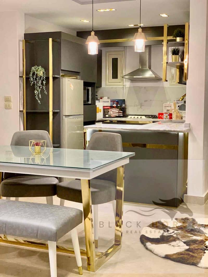 12 feae668a-bac6-4e21-8a5b-20ad96f45204. jpg