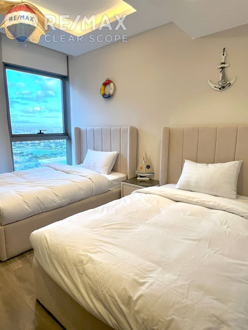 13 c56a0e5a-d489-4946-b9f7-a2fcd79393dd. jpg