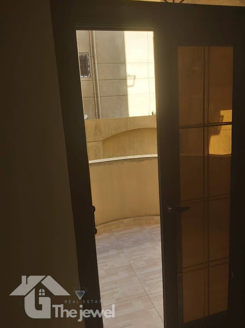 12 0b583225-323e-4593-bbcf-8a5bd0dbd3c8. jpg