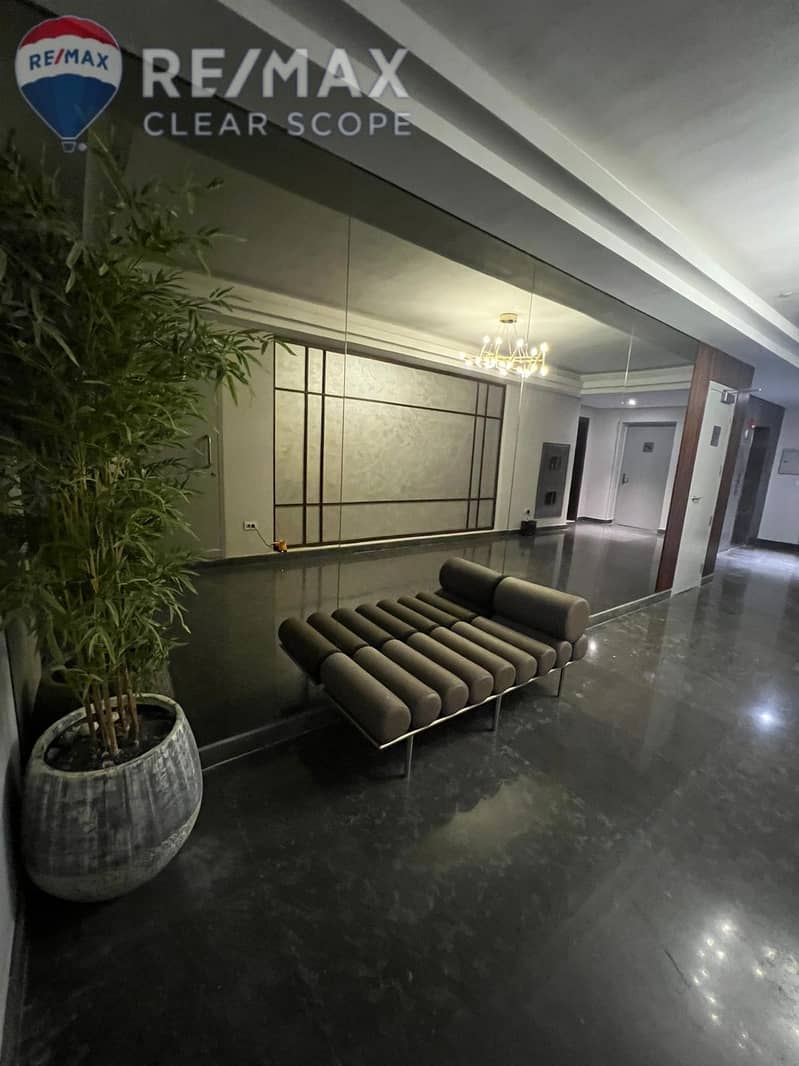 4 83ad19e0-ce45-4923-9089-dc7a68d3541f. jpg